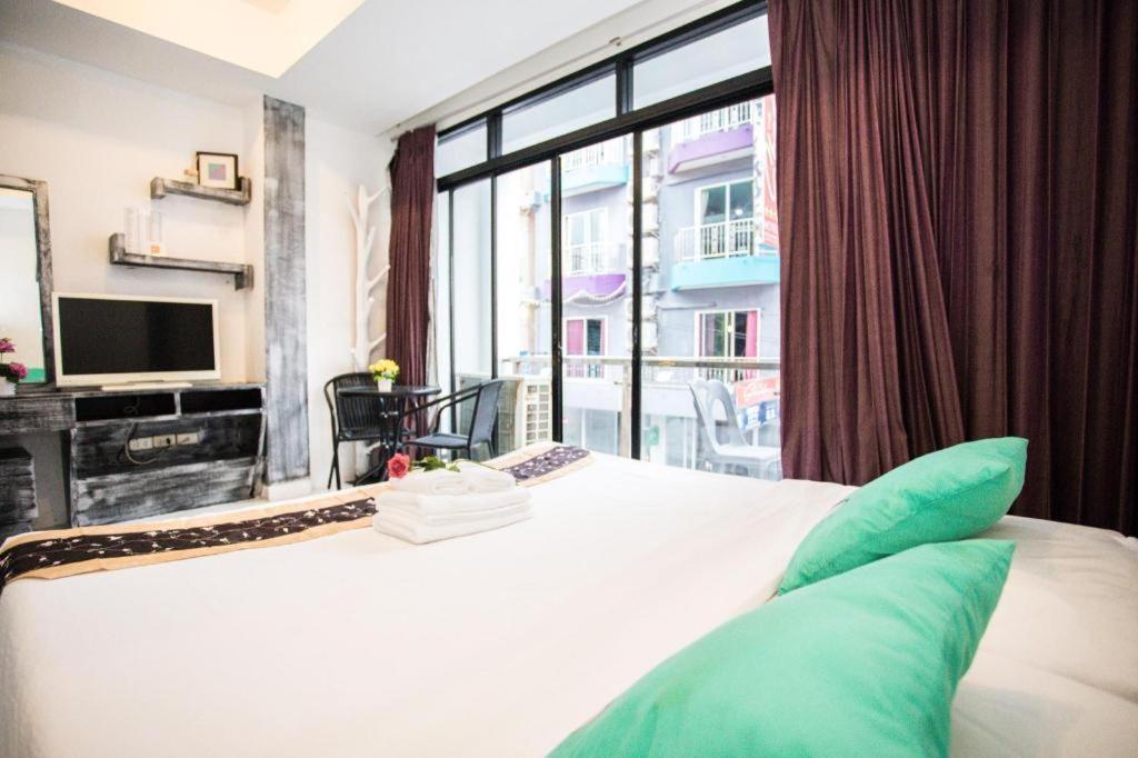 Long Beach Hotel Patong 외부 사진