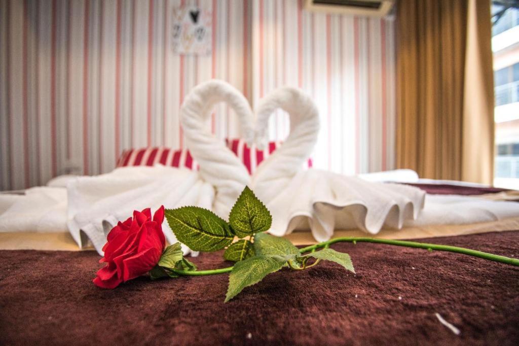 Long Beach Hotel Patong 외부 사진